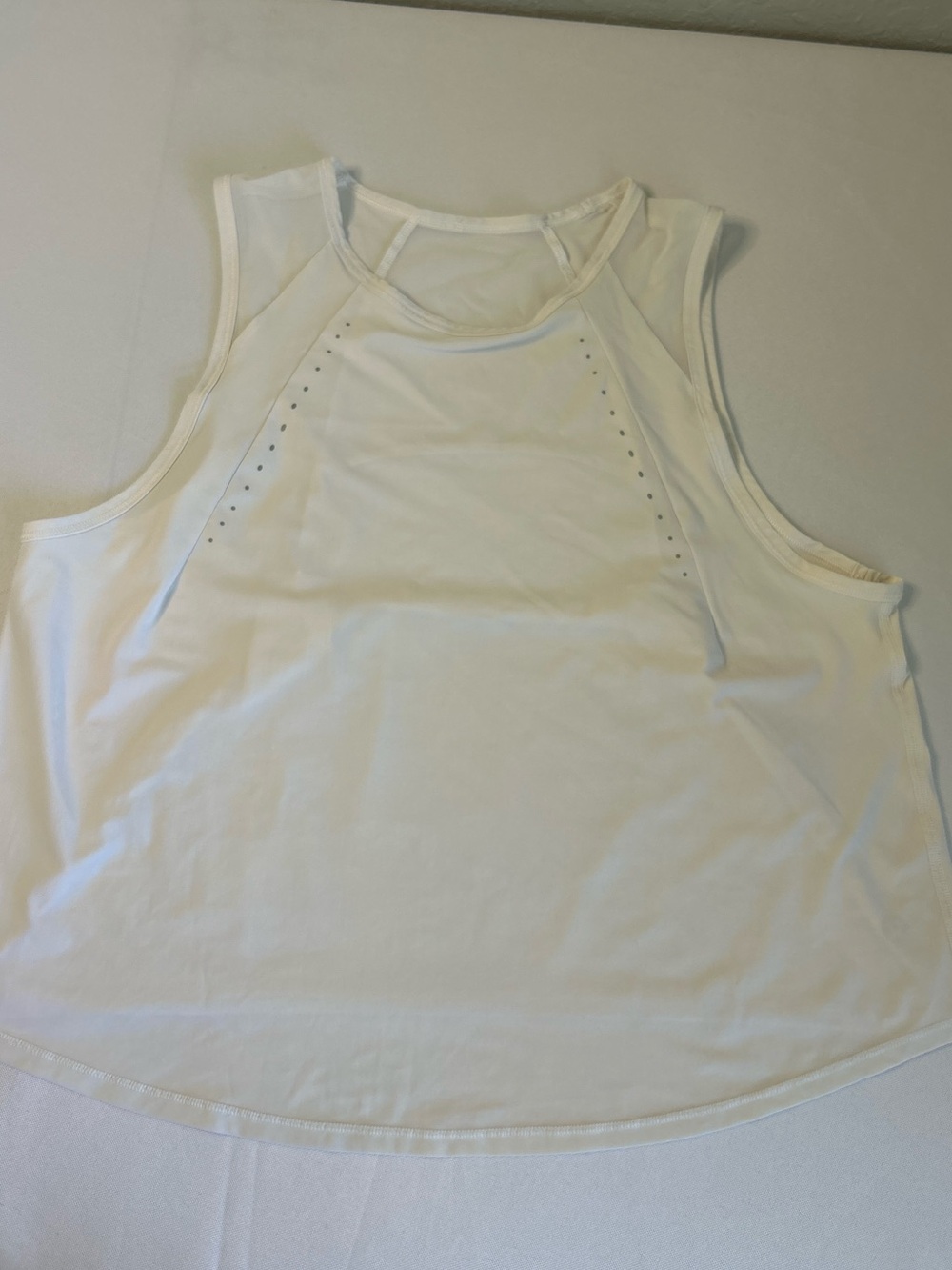 Lululemon Women’s White Lightweight Tank Top Size S Athletic Workout Yoga Flowy